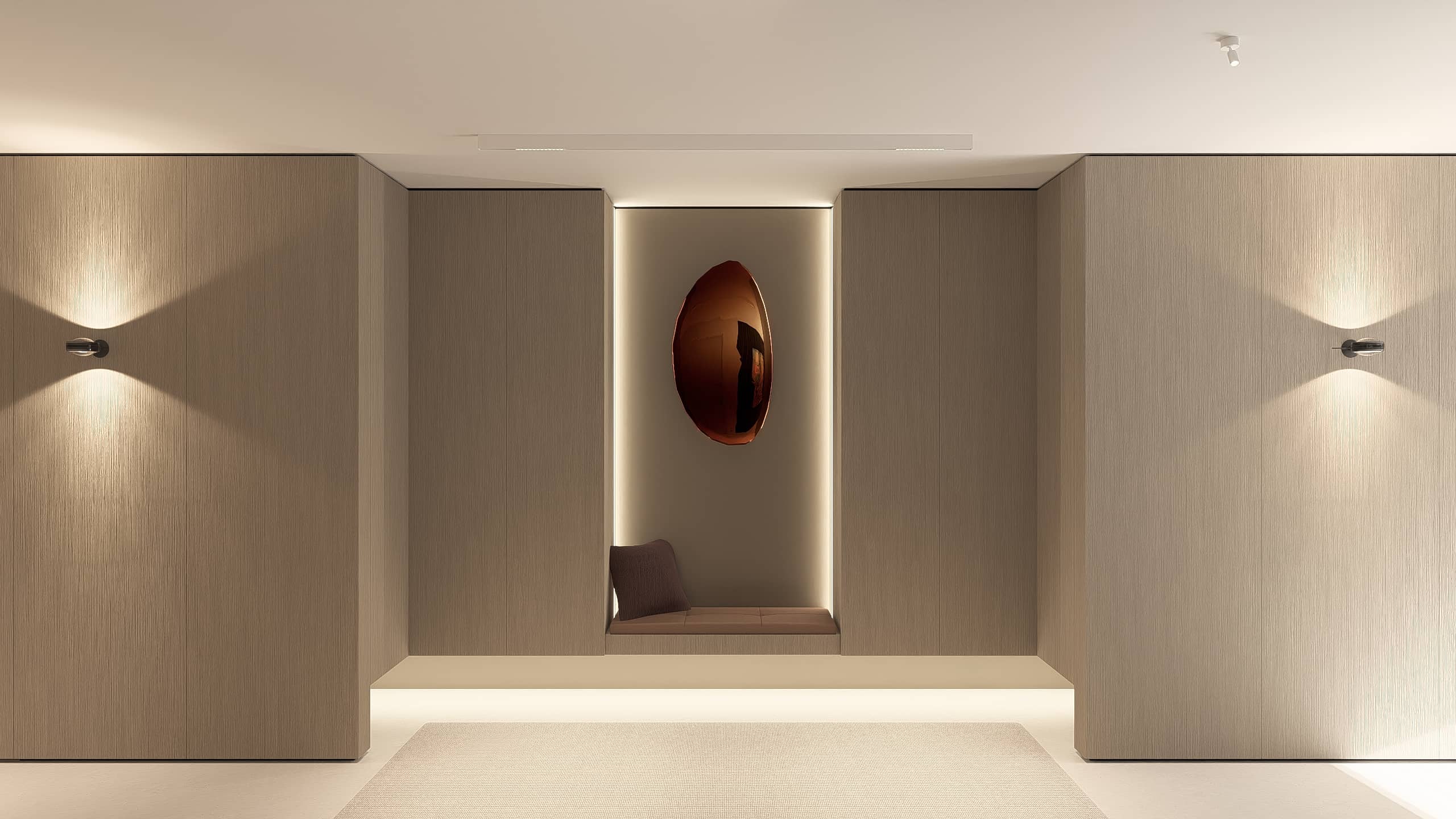 High-end entree met maatwerk wandpanelen in warm hout, geïntegreerde verlichting, symmetrische indeling en een centrale nis met zitplek en kunstobject.